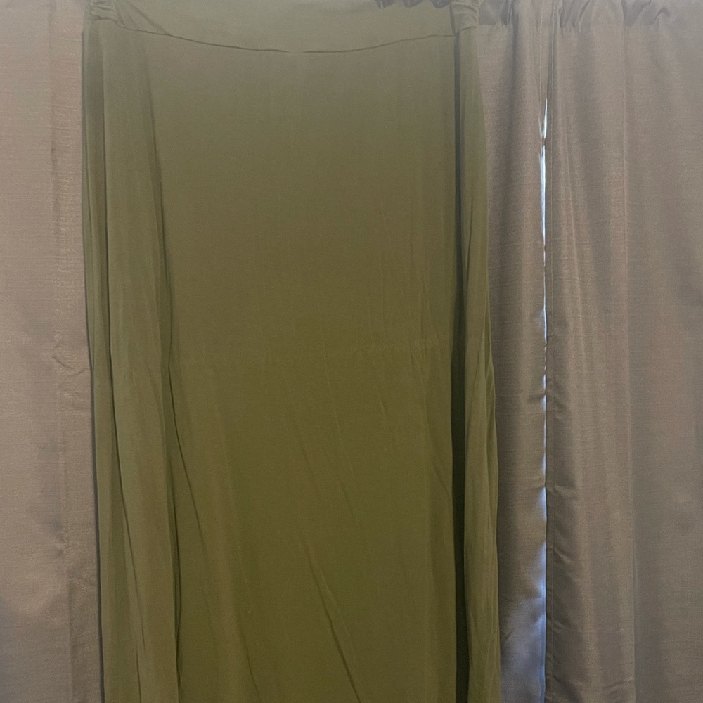 Liz Claiborne Olive/Hunter Green Maxi Skirt. Size XL